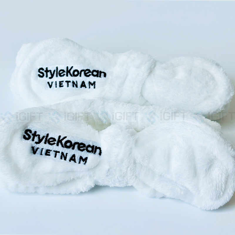 Băng đô cài tóc in logo – 3 vị trí in/thêu giúp thương hiệu nổi bật 1 Băng đô cài tóc in logo – 3 vị trí in/thêu giúp thương hiệu nổi bật Quà tặng công nghệ doanh nghiệp