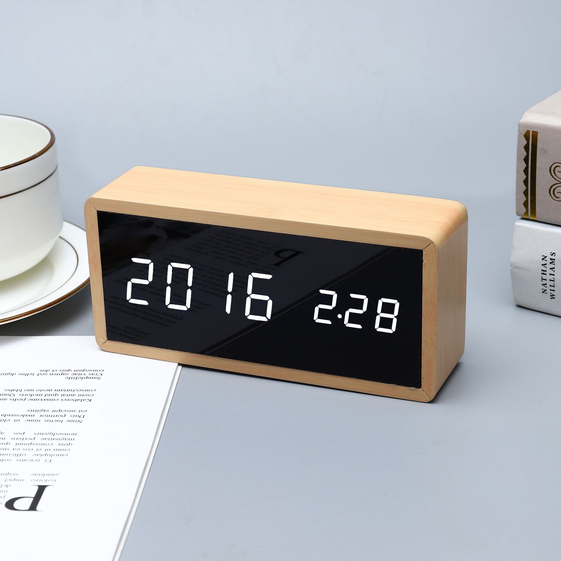 Đồng Hồ Gỗ LED Để Bàn Mặt Gương In Khắc Logo Theo Yêu Cầu 2 Đồng Hồ Gỗ LED Để Bàn Mặt Gương In Khắc Logo Theo Yêu Cầu Quà tặng công nghệ doanh nghiệp