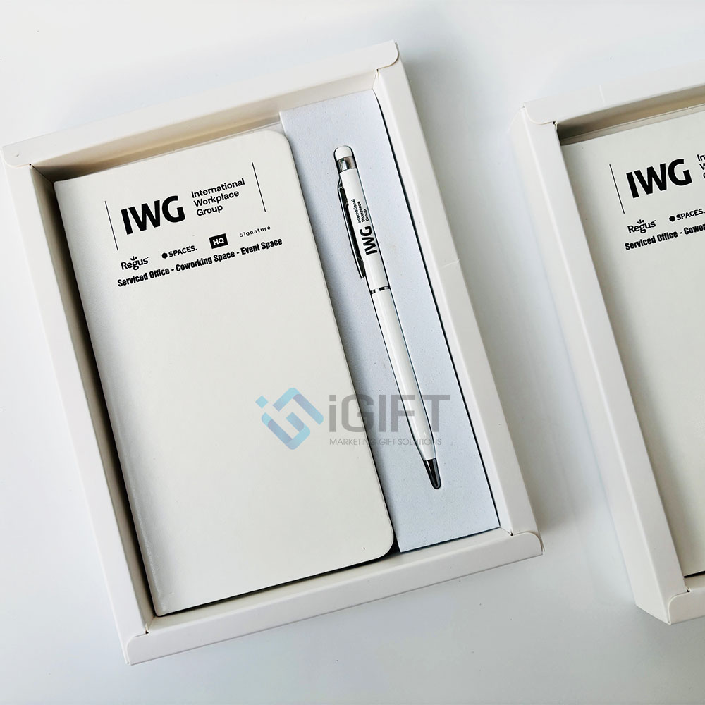 Set quà tặng sổ bút A6- In logo theo yêu cầu 2 Set quà tặng sổ bút A6- In logo theo yêu cầu Quà tặng công nghệ doanh nghiệp
