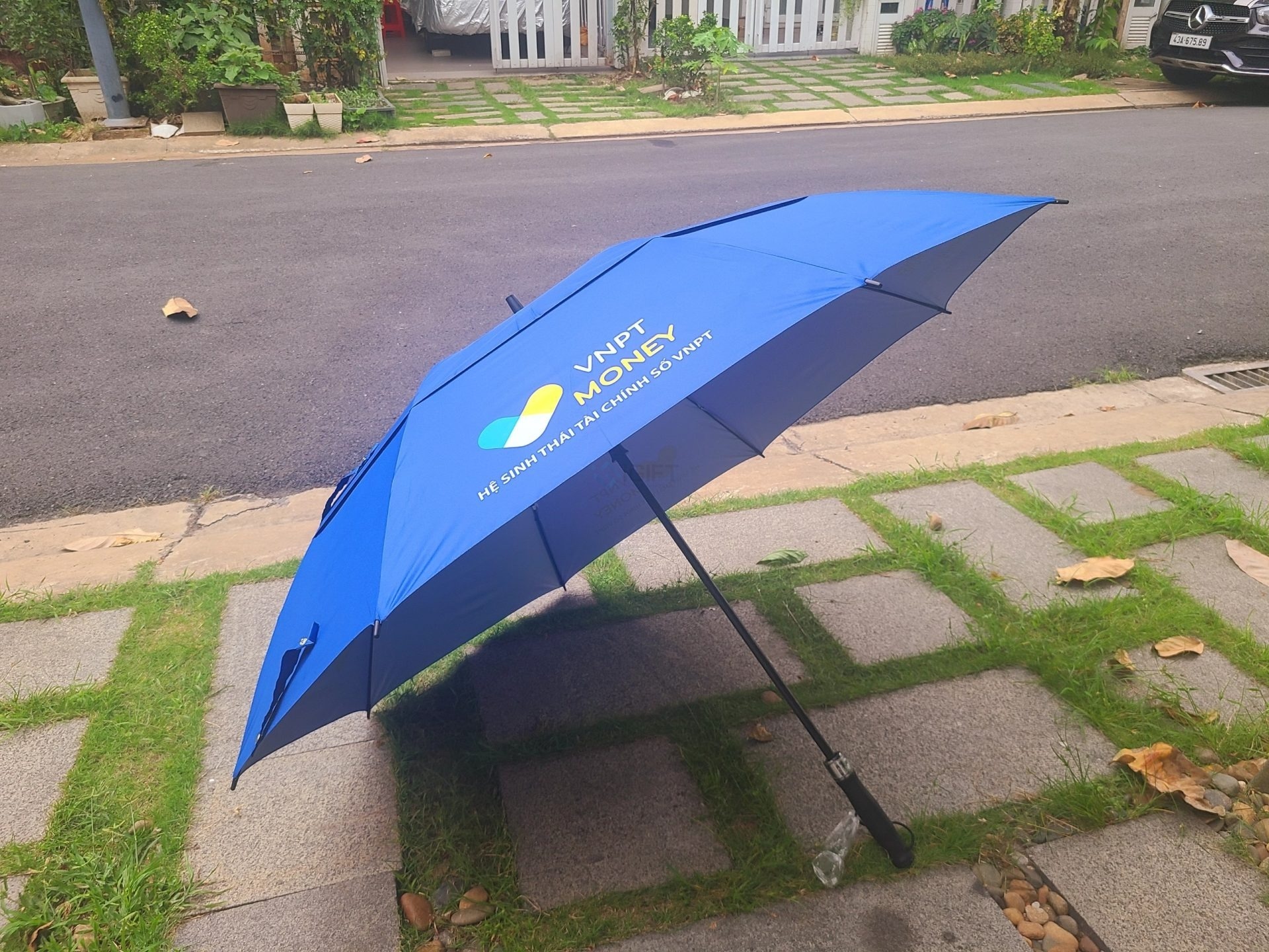 Dù quảng cáo 2 tầng in ấn logo VNPT 1 Dù quảng cáo 2 tầng in ấn logo VNPT Quà tặng công nghệ doanh nghiệp