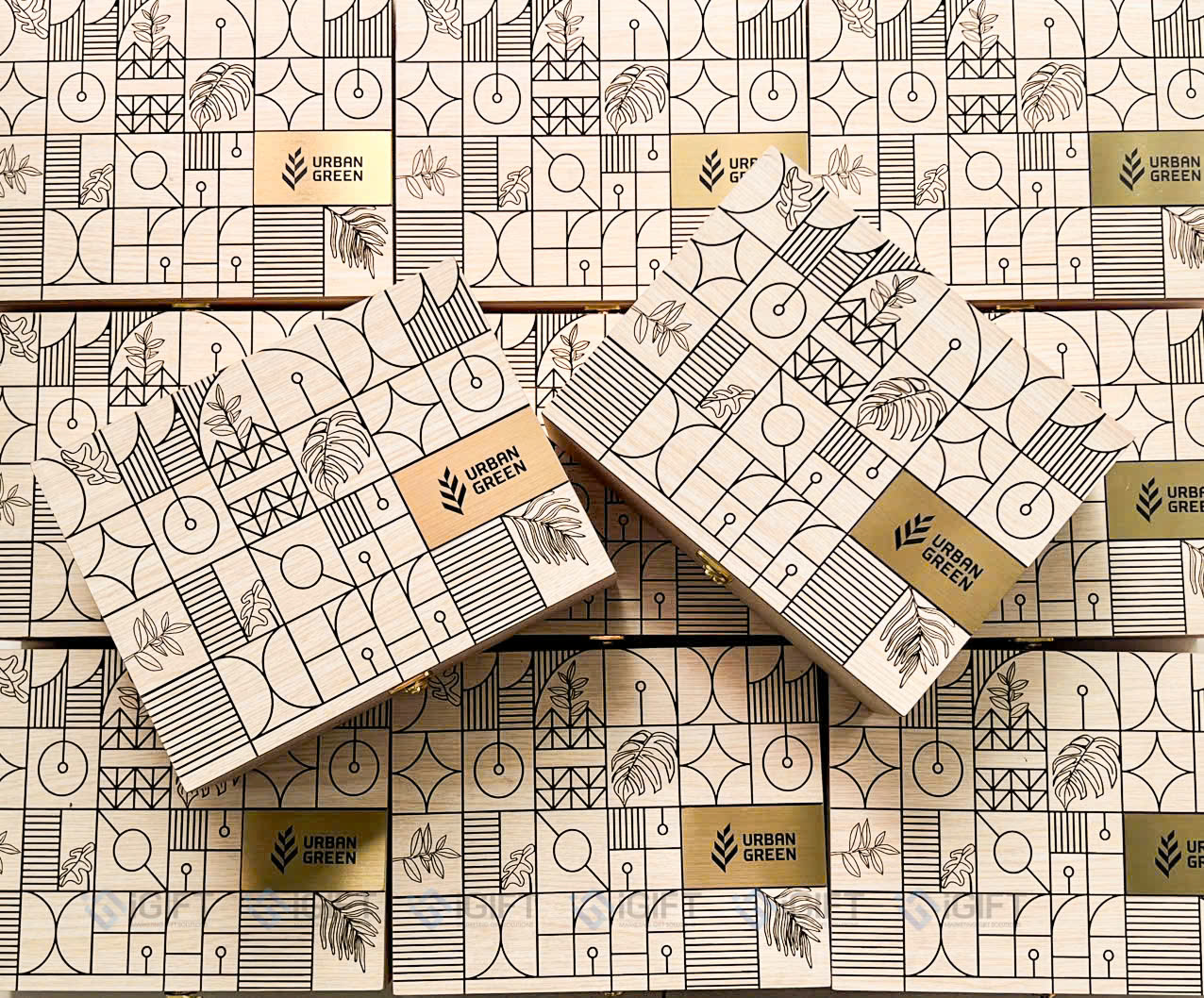 Hộp gỗ khắc theo yêu cầu - tag logo Urban Green 3 Hộp gỗ khắc theo yêu cầu - tag logo Urban Green Quà tặng công nghệ doanh nghiệp