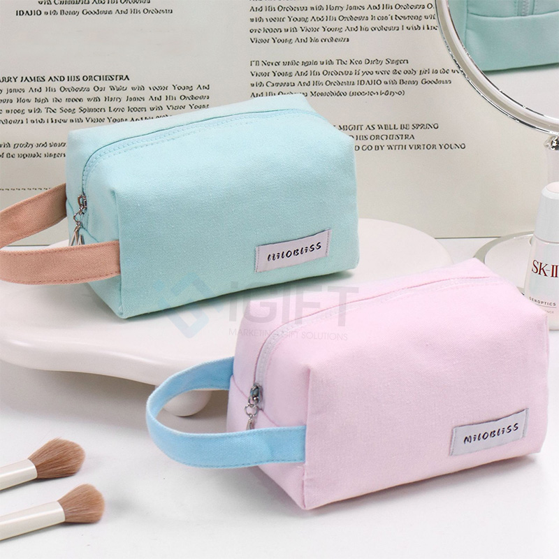 Túi đựng mỹ phẩm du lịch - In logo theo yêu cầu 1 Túi đựng mỹ phẩm du lịch - In logo theo yêu cầu Quà tặng công nghệ doanh nghiệp