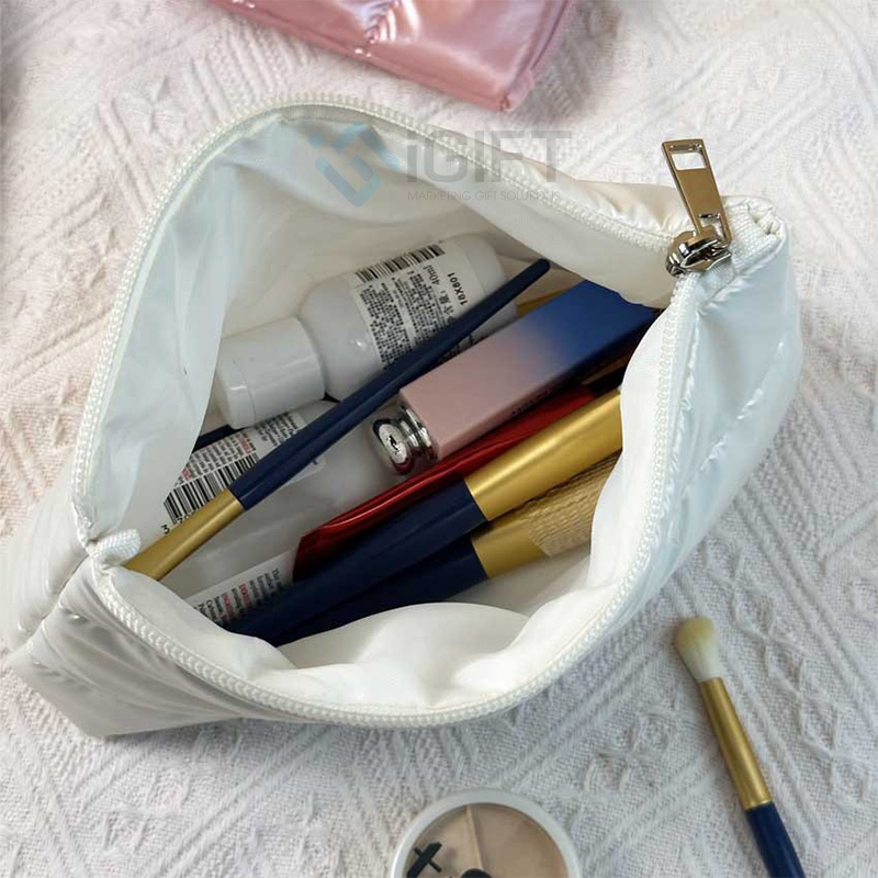 Túi đựng mỹ phẩm chống nước cao cấp - In logo theo yêu cầu 1 Túi đựng mỹ phẩm chống nước cao cấp - In logo theo yêu cầu Quà tặng công nghệ doanh nghiệp