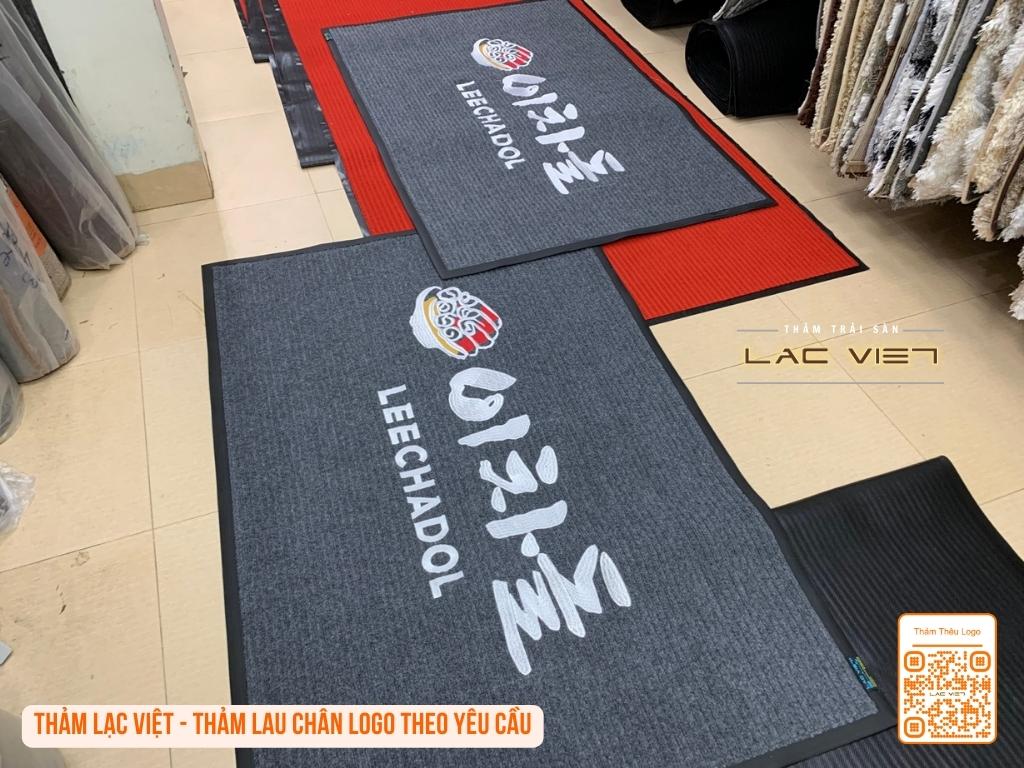 Thêu logo thảm cho chuỗi nhà hàng LEECHADOL