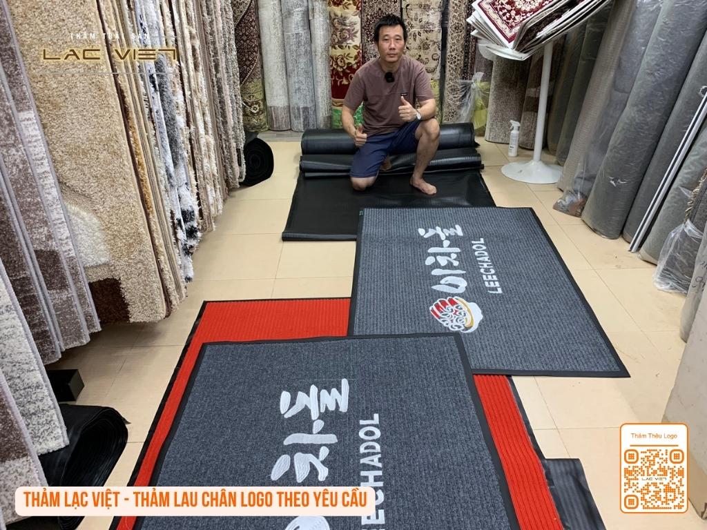 Thêu logo thảm cho chuỗi nhà hàng LEECHADOL