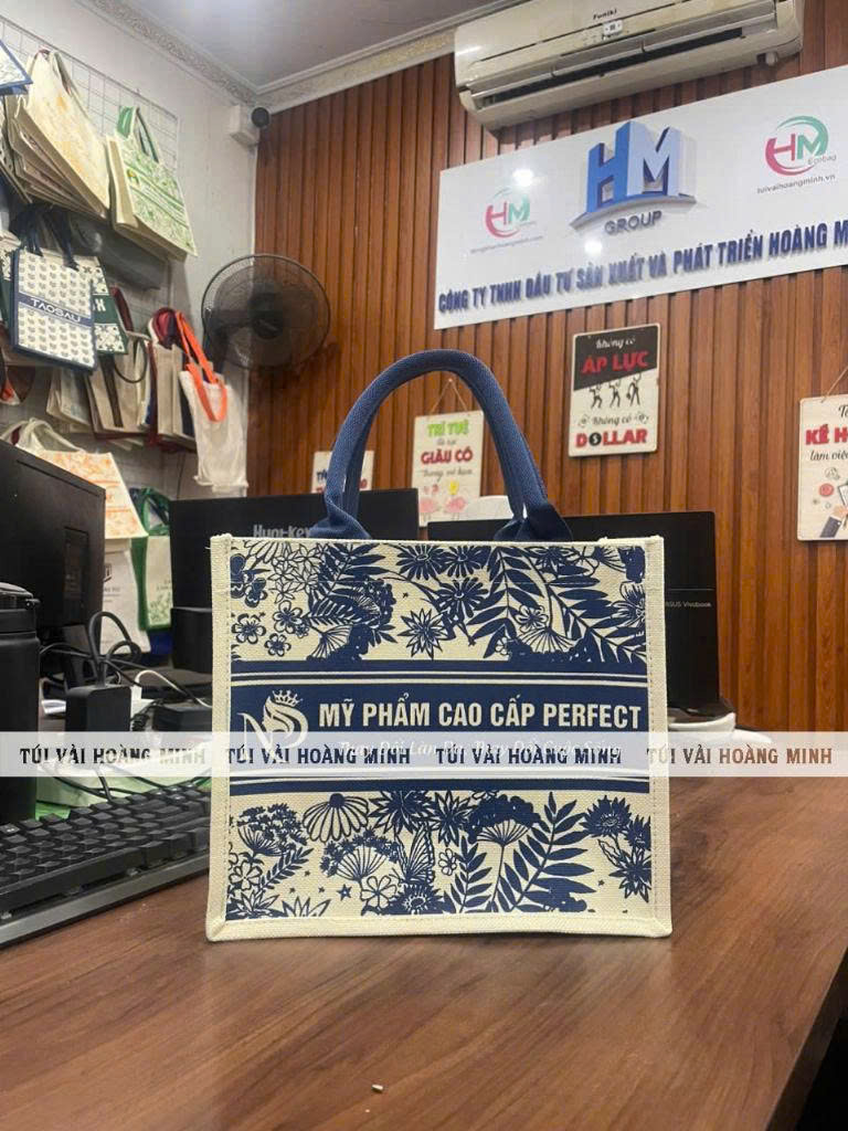 túi vải quà tặng ngành mỹ phẩm tại xưởng Túi Vải Hoàng Minh