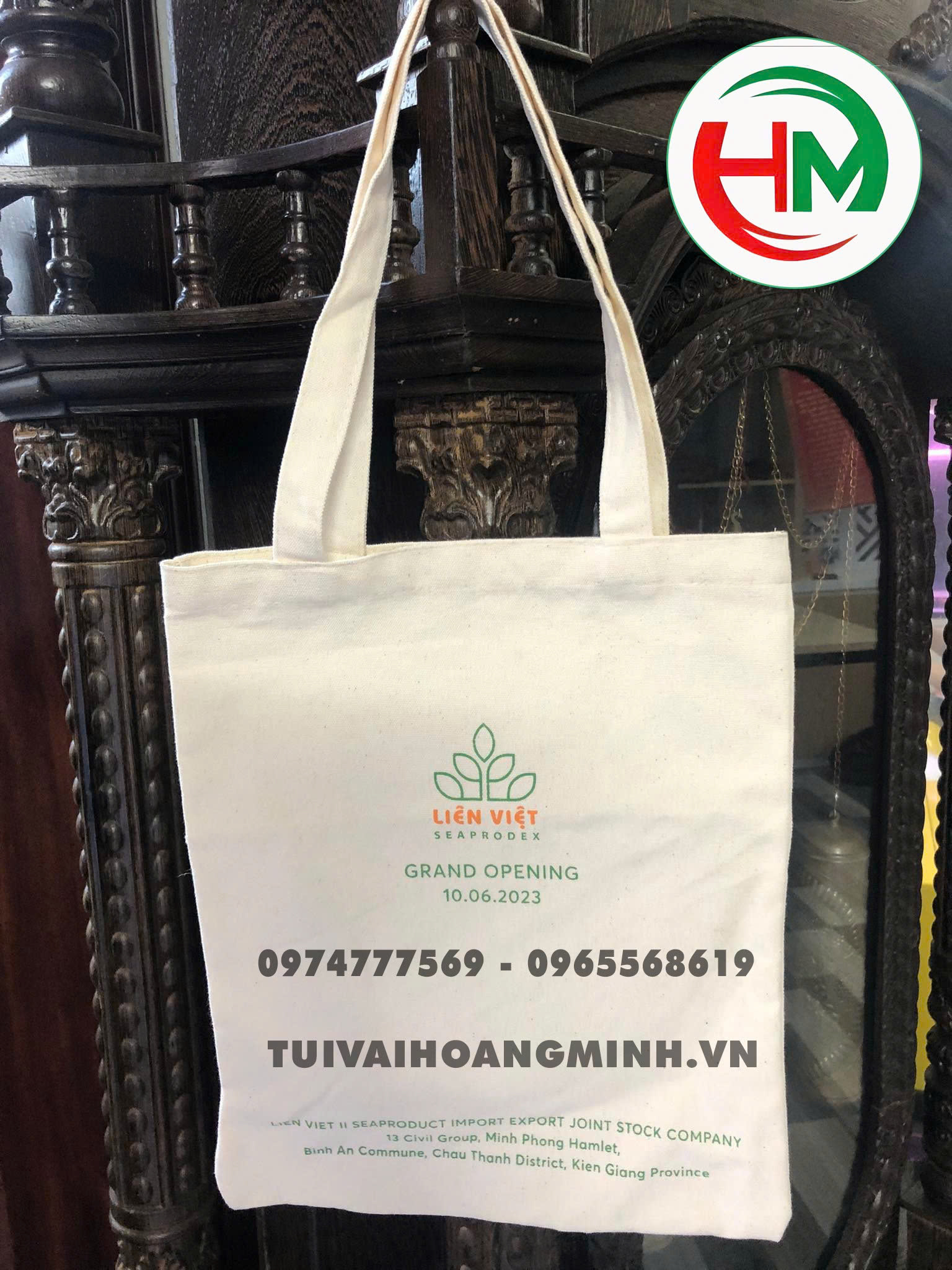 túi vải canvas màu trắng in logo thương hiệu Liên Việt tại xưởng Túi Vải Hoàng Minh