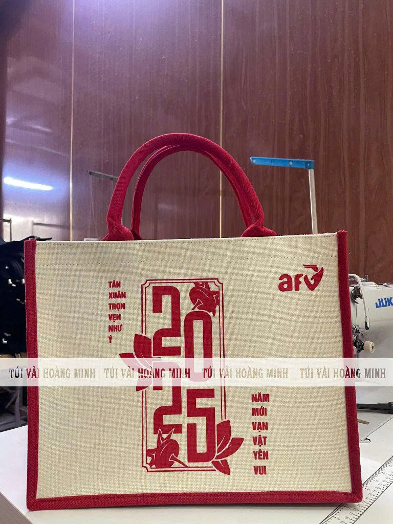 Doanh nghiệp chọn túi vải linen làm quà tặng biếu tết mang lại nhiều lợi ích