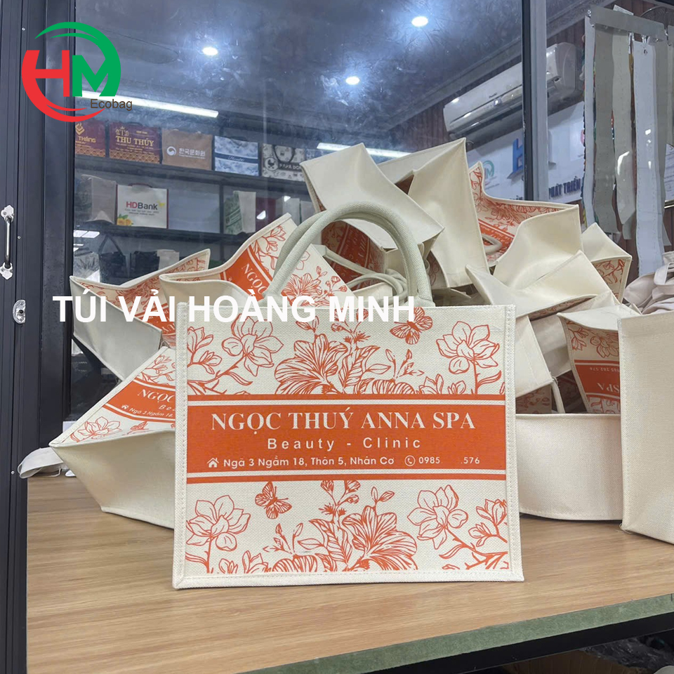 Túi vải linen in logo Ngọc Thúy Anna Spa màu kem cam – sản phẩm quà tặng cao cấp do Túi Vải Hoàng Minh sản xuất
