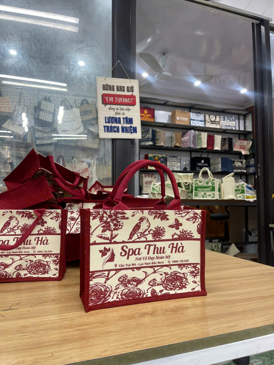 Tìm hiểu những xưởng nhận in túi vải số lượng nhỏ cho phù hợp với nhu cầu