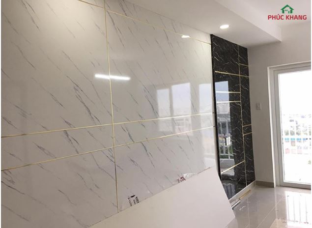 tam op tuong pvc chong tham 2