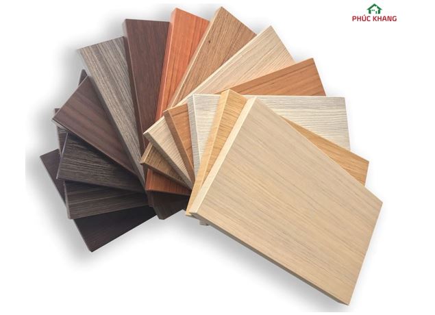 tam op tuong pvc van go 0