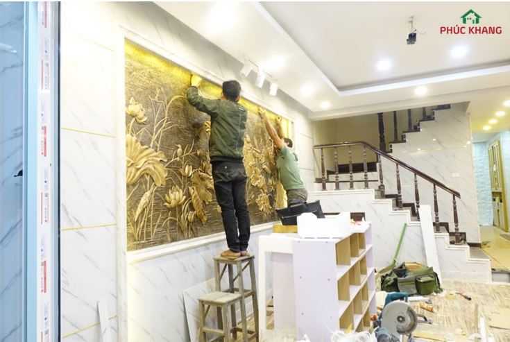 thi cong tam op tuong pvc 2