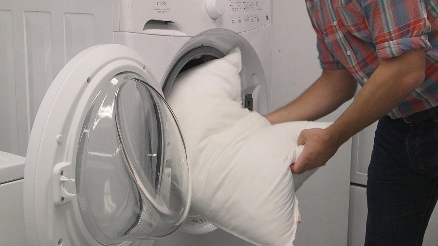 Tại sao nên giặt ruột gối định kỳ?