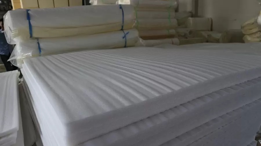 Kho chứa nguyên liệu tấm PE tại một phân xưởng sản xuất