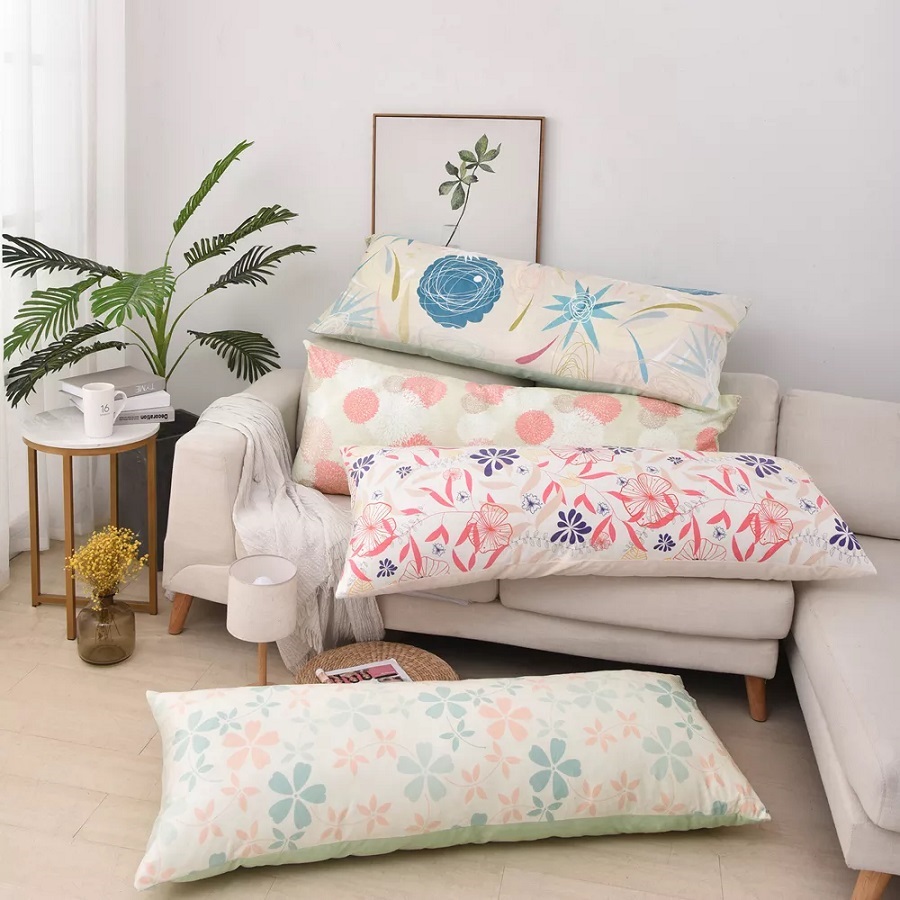 Gối ôm màu sắc trang nhã có thể giúp bạn dễ đi vào giấc ngủ hơn
