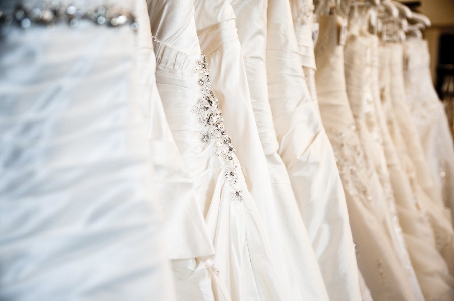 Đa số váy cưới ngày nay đều được làm từ vải chiffon bởi tính bồng bềnh, sang trọng mà chúng mang lại