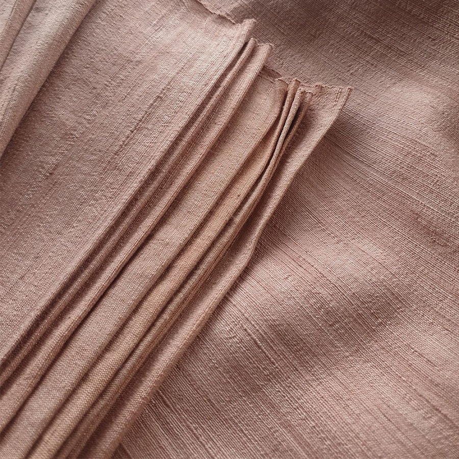 Vải đũi xốp, nhẹ, mát, thấm hút mồ hôi tốt.