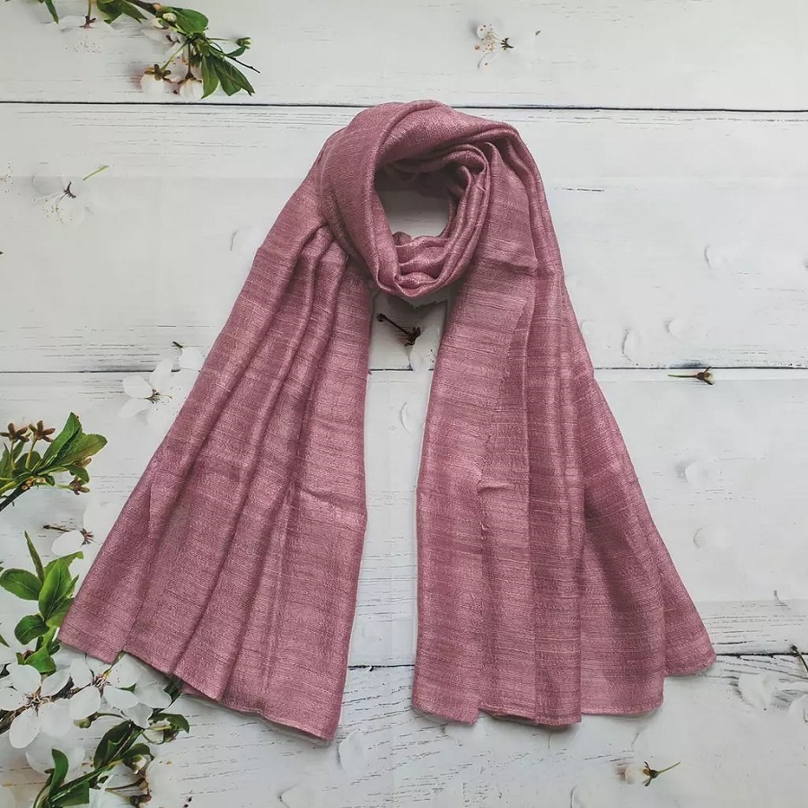 Khăn quàng cổ chất liệu đũi tơ tằm