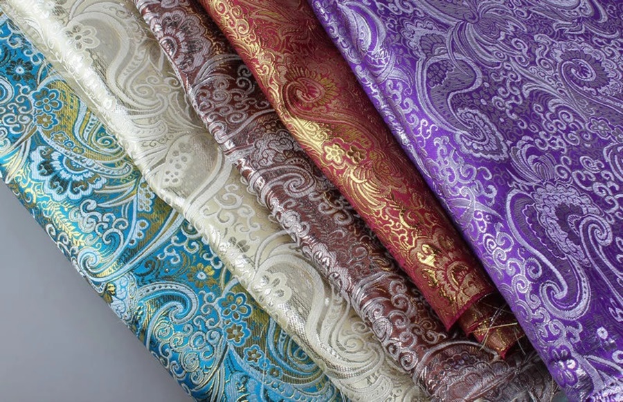 Vải gấm sở hữu vẻ đẹp sang trọng, tinh tế