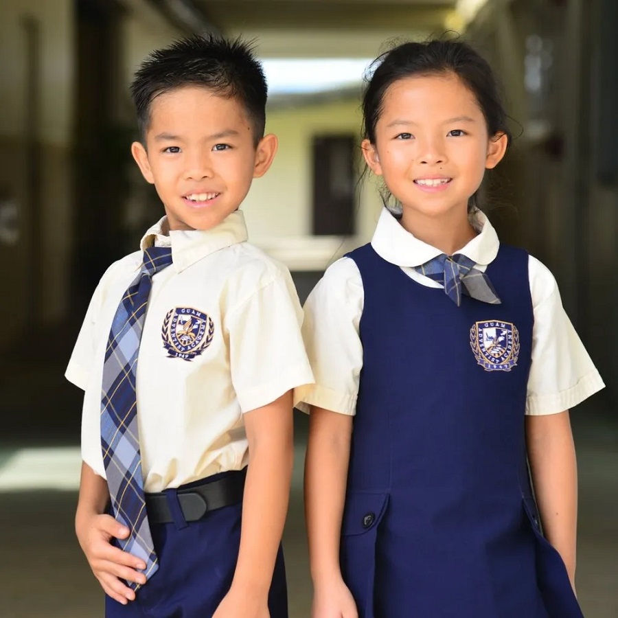 Vải kate là chất liệu quen thuộc để may đồng phục học sinh