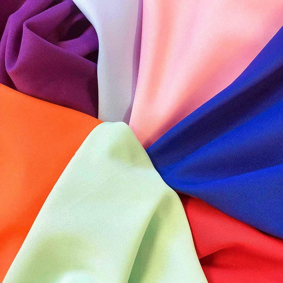 Polyester dễ dàng nhuộm màu và độ bám màu cao