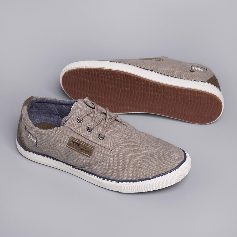 Mẫu giày sử dụng vải thô, đem đến vẻ đẹp khỏe khoắn