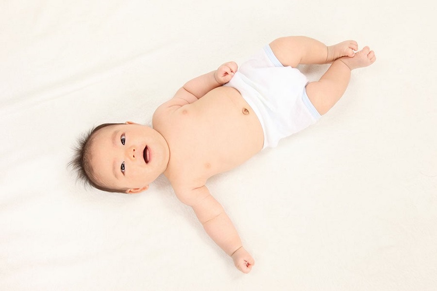 Nước tiểu của trẻ cũng là một trong những nguyên nhân gây mùi và nấm mốc đệm lò xo