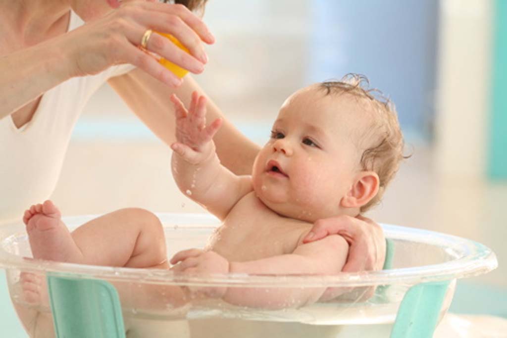4 điều cấm kỵ mẹ nên biết khi chăm sóc trẻ sơ sinh