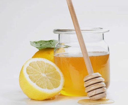 Làm sáng da toàn thân cho nam bằng mật ong và chanh