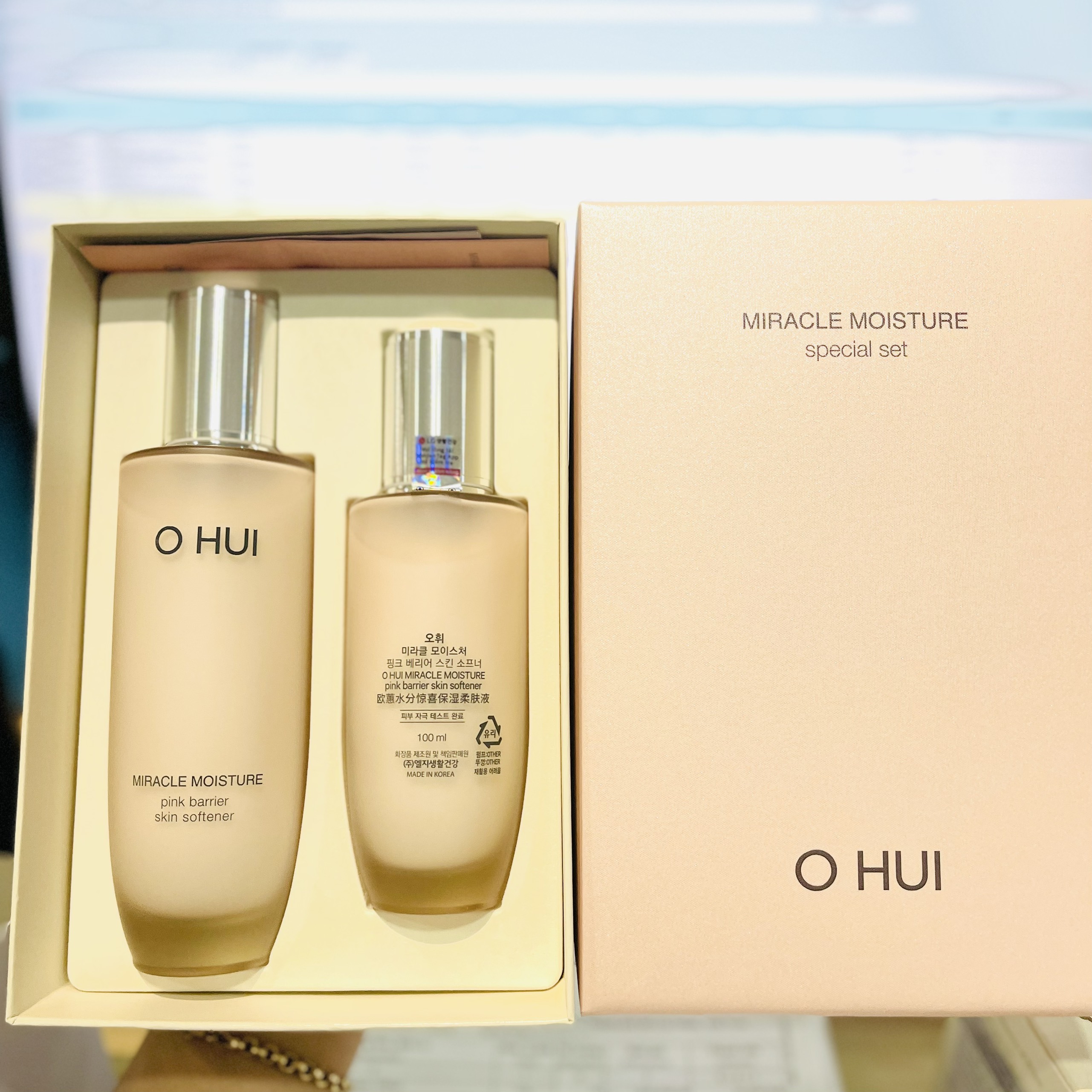 Bộ Hoa hồng Dưỡng Ẩm Cân Bằng Ohui Miracle Moisture Pink Barrier Skin Softener 1 z5185998007015 117232e8e0b570eff01f3891479b2549