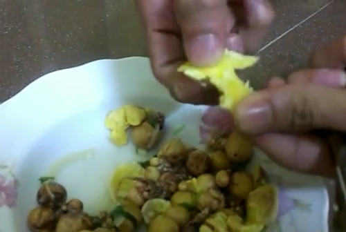 Mực cao su, trứng gà giả khiến giới trẻ 'lạnh gáy'