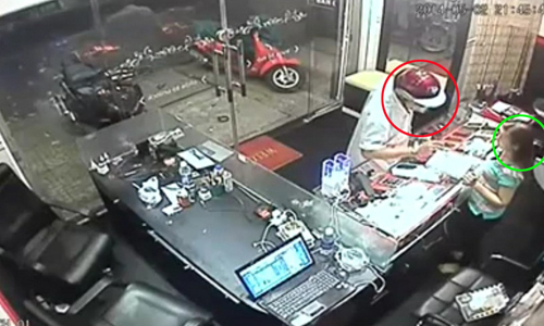 Màn trộm iPhone 5S nhanh như chớp của kẻ đi SH