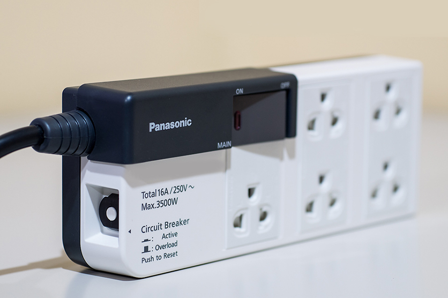 Ổ cắm có dây Panasonic WCHG28352 tích hợp 5 ổ cắm điện