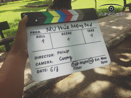 Clapboard phụ kiện quay phim 30x24cm màu trắng kèm bút CB-3024