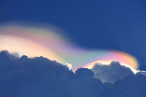 Cũng ở Hà Nội, cuối tháng 7/2012 đã xuất hiện những đám mây ngũ sắc