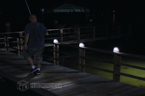 Đèn chiếu sáng Light Angel LA- 01 cảm ứng hồng ngoại chạy pin tiện dụng