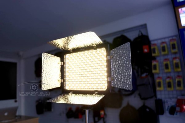 led YN300-III gia re ha noi