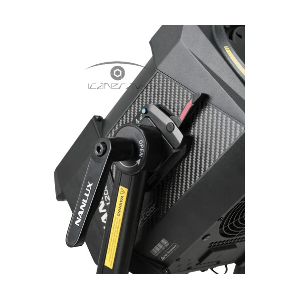 Nanlux Evoke 1200B LED with Fresnel Lens and Flight Case FL-35YK