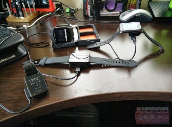 Có vẻ như Gear Live sẽ trở thành cái tên đầu tiên lọt vào "danh sách đen" của người dùng smartwatch. Không chỉ thường xuyên hỏng bộ phận sạc, Gear Live còn bị Samsung từ chối bảo hành một cách rất vô lý.