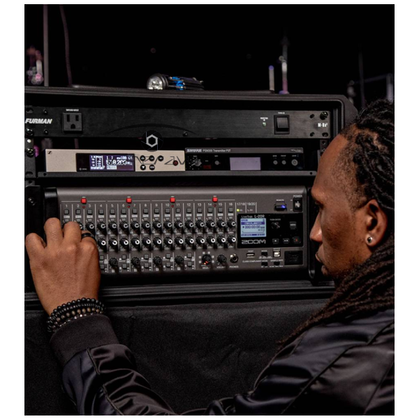 Bộ mixer Zoom L-20R