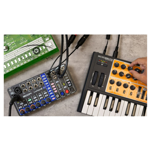 Bàn trộn âm thanh Zoom LiveTrak L-6