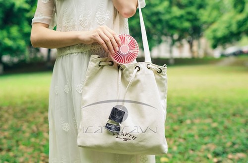 Quạt sạc pin cầm tay có chân đế USB Hand Mini Fan M8