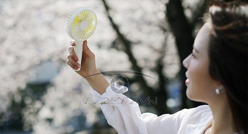 Quạt sạc pin cầm tay có chân đế USB Hand Mini Fan M8