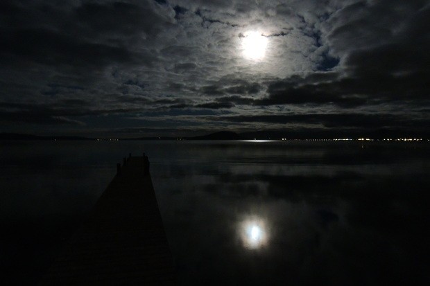 Siêu mặt trăng mọc đêm 10/8 ở New Zealand. Ảnh: NZ Herald