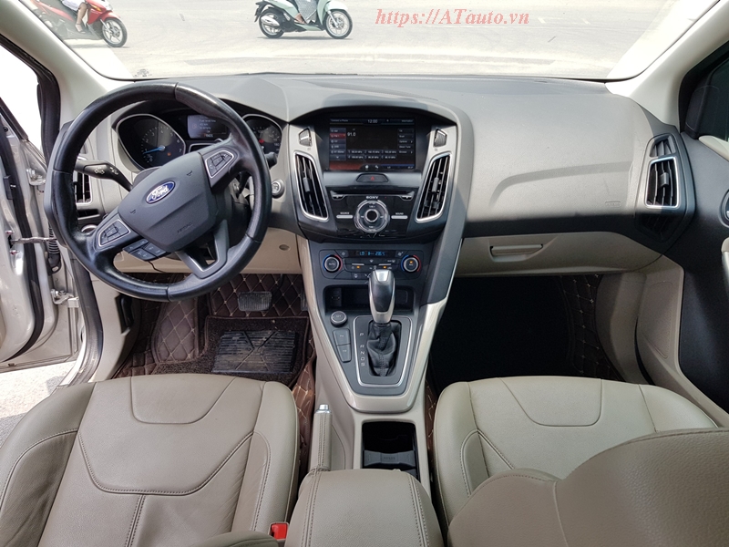 Không gian nội thất xe Ford Focus 2016 rộng rãi, hiện đại