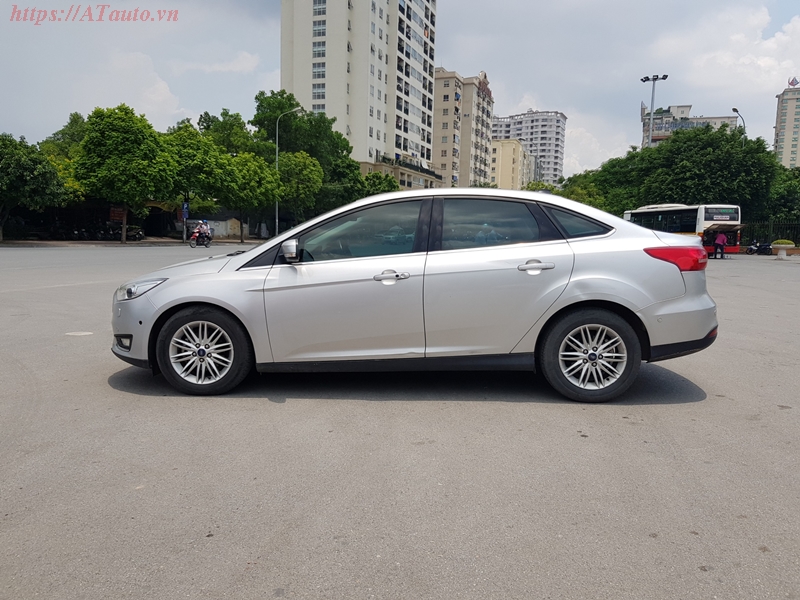 Xe Focus màu bạc, đi ít, giữ gìn và rất nhiều trang bị hiện đại