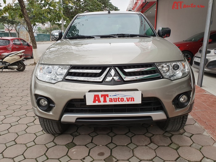 Xe Pajero Sport 4x2 Diesel MT 2014 đang bày bán tại salon ATauto.vn
