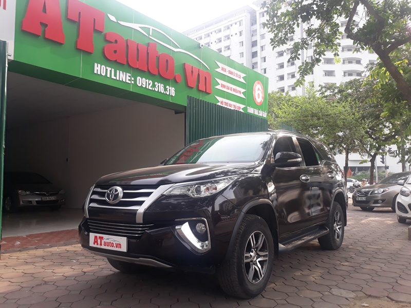 Xe đang bày bán tại salon ATauto.vn số 6 Thành Thái, Cầu Giấy, HN