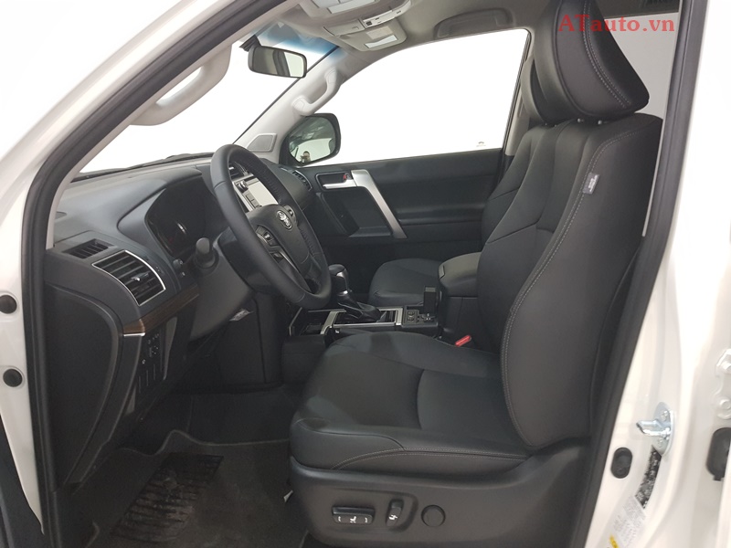 Nội thất xe Prado màu đen tại salon ATauto.vn